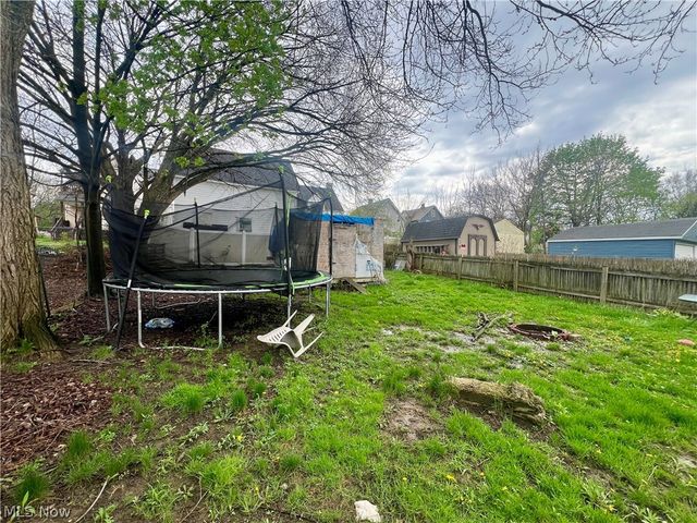 3901 Woburn Avenue, Cleveland, OH 44109