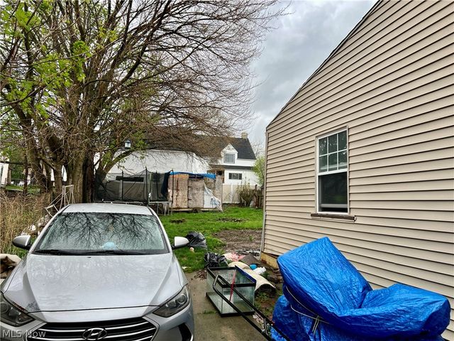 3901 Woburn Avenue, Cleveland, OH 44109