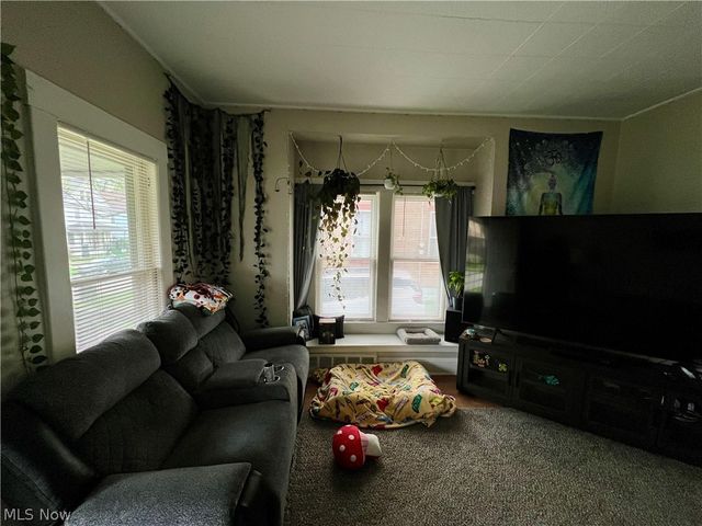 3901 Woburn Avenue, Cleveland, OH 44109