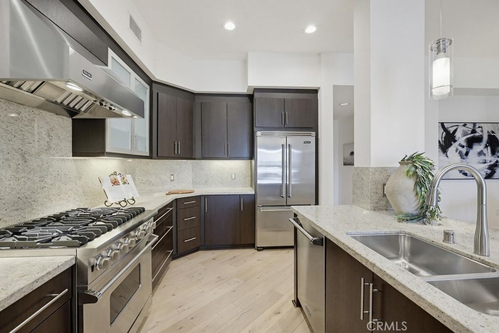 Image 12 of property listing at 402 S Rockefeller 406, Irvine, CA 92612