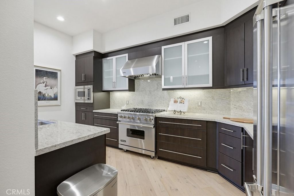 Image 16 of property listing at 402 S Rockefeller 406, Irvine, CA 92612