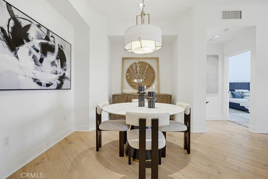Image 17 of property listing at 402 S Rockefeller 406, Irvine, CA 92612