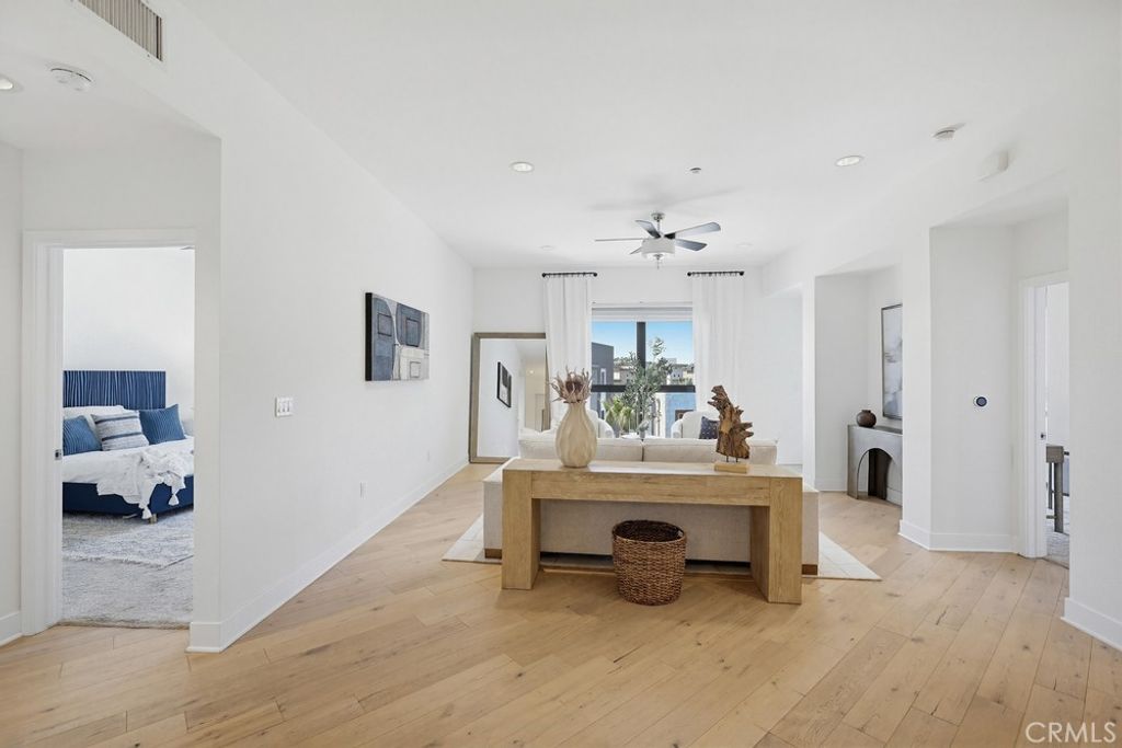 Image 20 of property listing at 402 S Rockefeller 406, Irvine, CA 92612