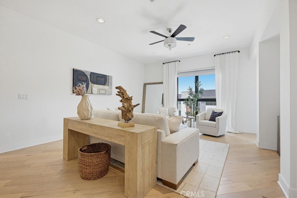 Image 21 of property listing at 402 S Rockefeller 406, Irvine, CA 92612