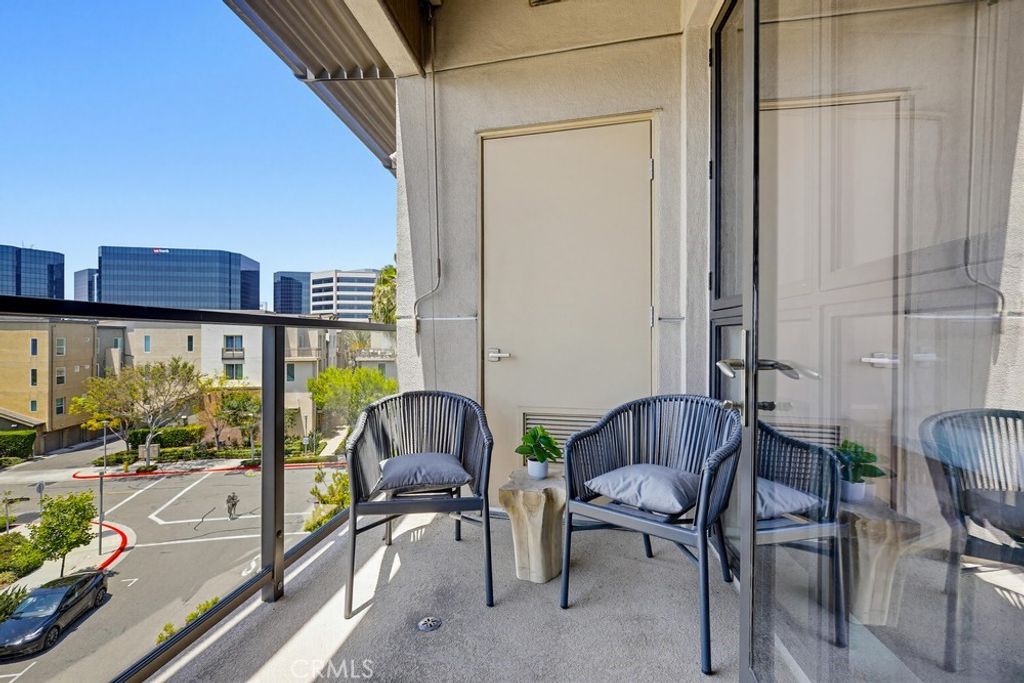 Image 22 of property listing at 402 S Rockefeller 406, Irvine, CA 92612
