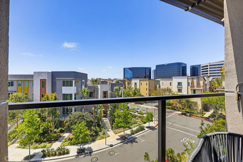 Image 24 of property listing at 402 S Rockefeller 406, Irvine, CA 92612