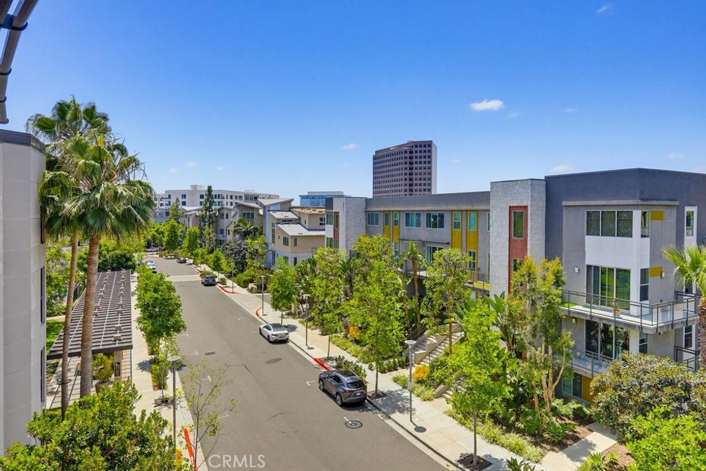 Image 25 of property listing at 402 S Rockefeller 406, Irvine, CA 92612
