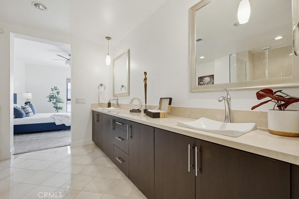 Image 38 of property listing at 402 S Rockefeller 406, Irvine, CA 92612