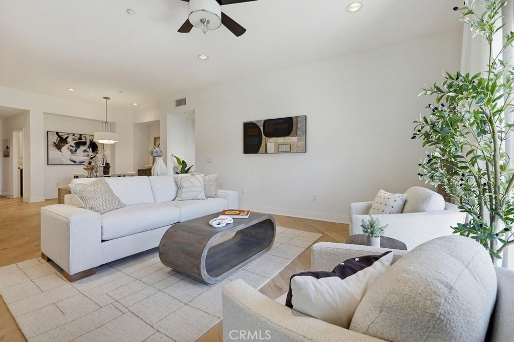 Image 4 of property listing at 402 S Rockefeller 406, Irvine, CA 92612