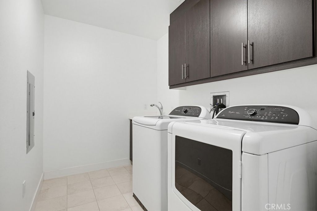 Image 44 of property listing at 402 S Rockefeller 406, Irvine, CA 92612