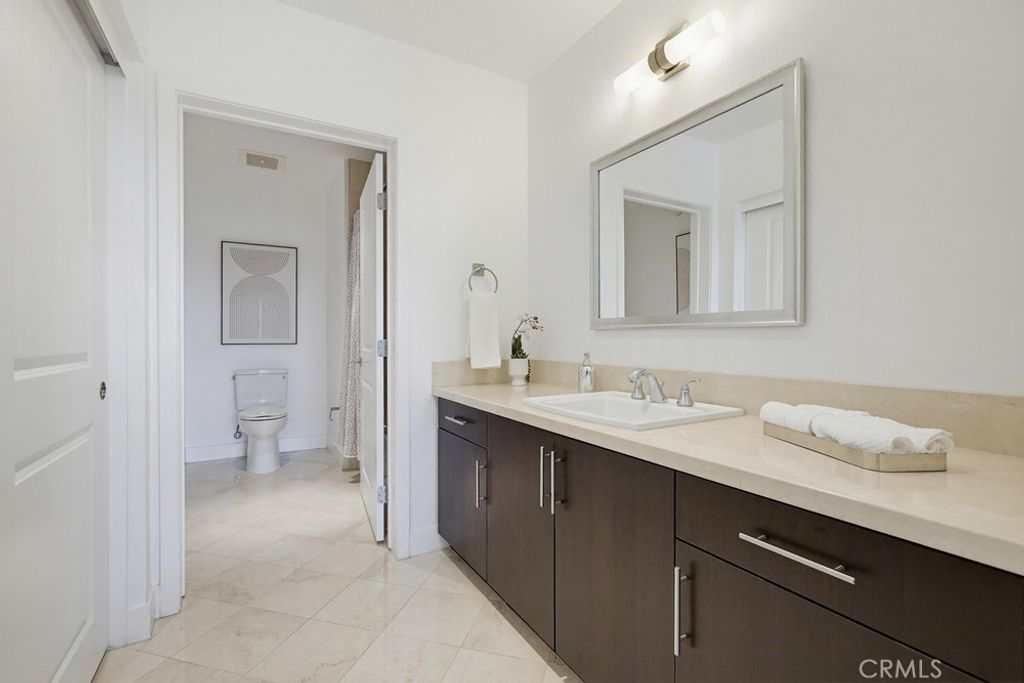 Image 49 of property listing at 402 S Rockefeller 406, Irvine, CA 92612