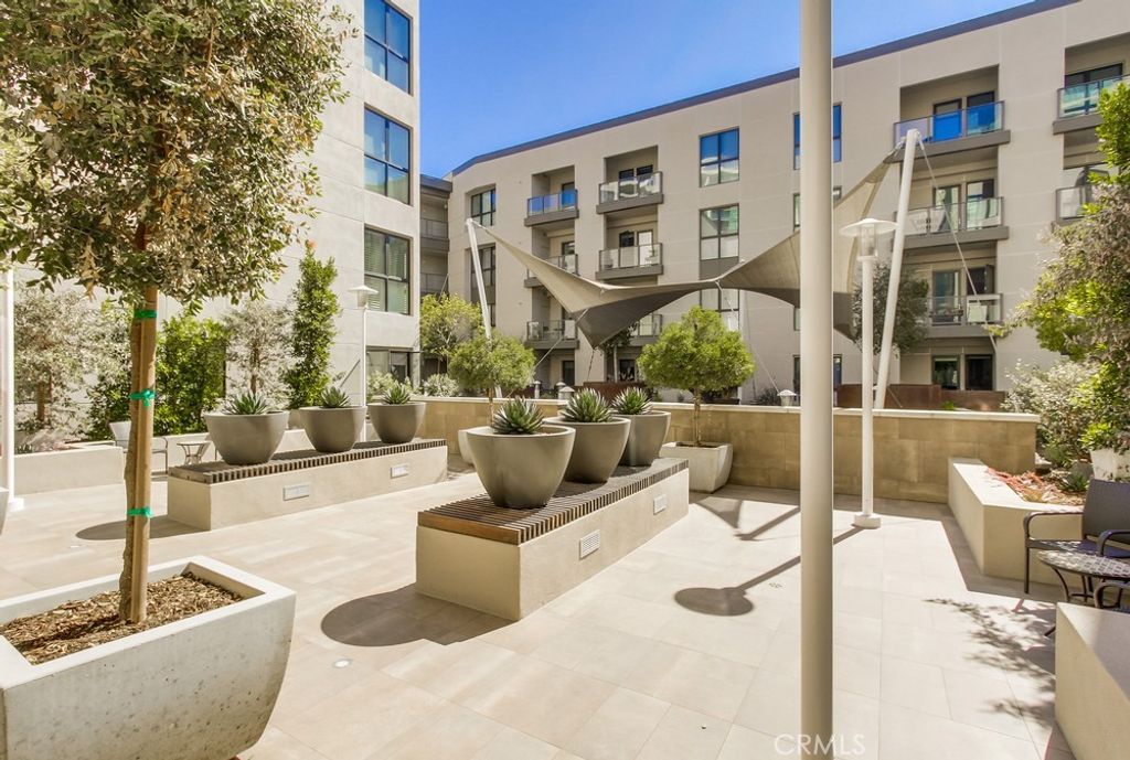 Image 62 of property listing at 402 S Rockefeller 406, Irvine, CA 92612