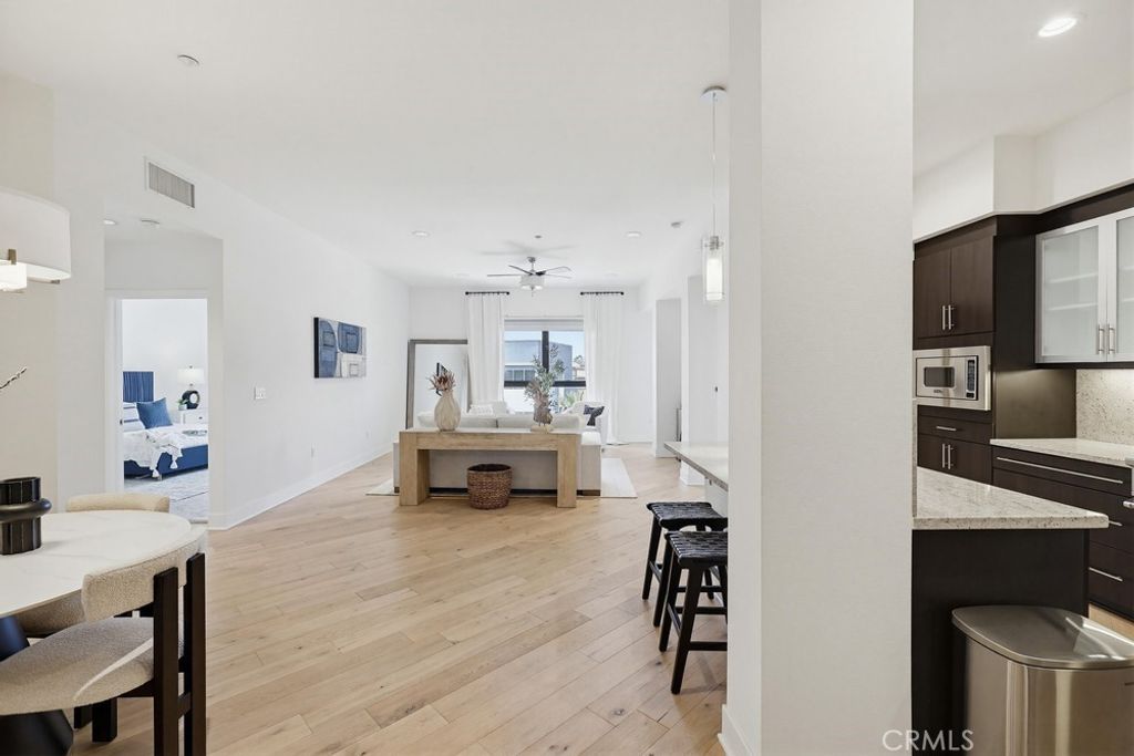 Image 8 of property listing at 402 S Rockefeller 406, Irvine, CA 92612