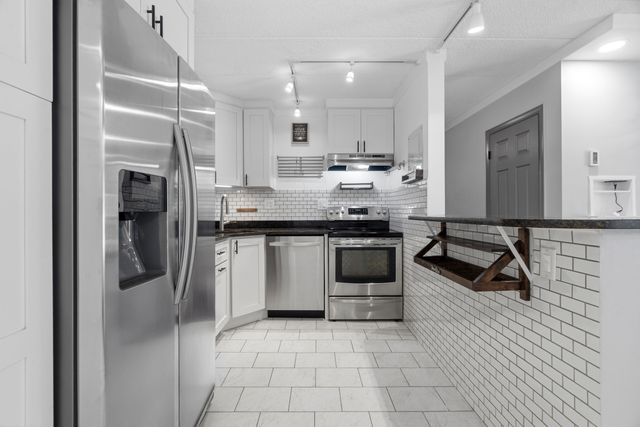 80a High St 101, Dedham, MA 02026