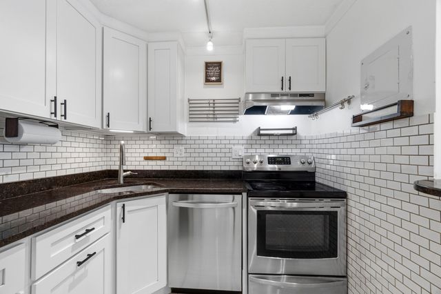 80a High St 101, Dedham, MA 02026