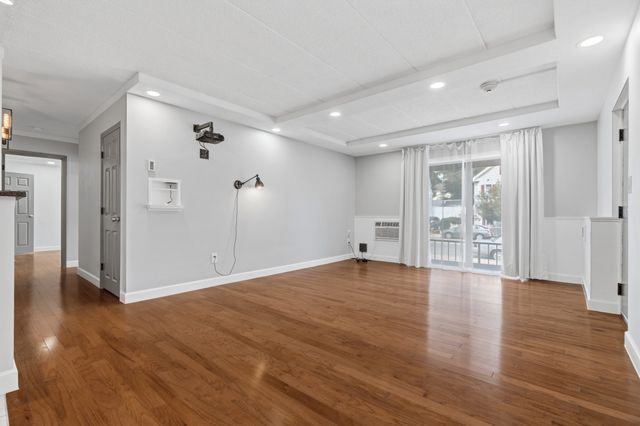 80a High St 101, Dedham, MA 02026