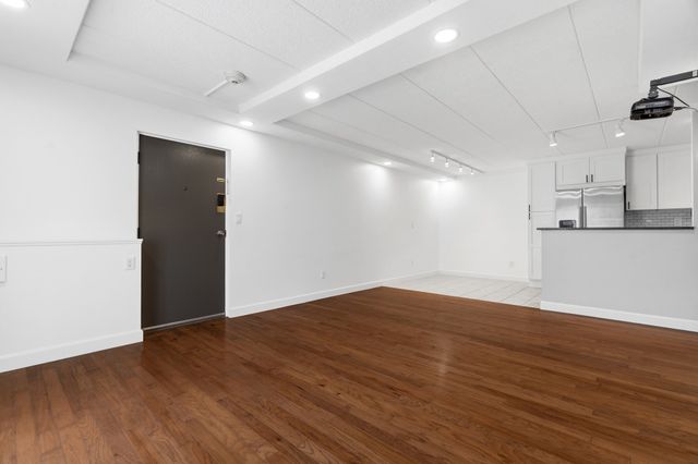 80a High St 101, Dedham, MA 02026