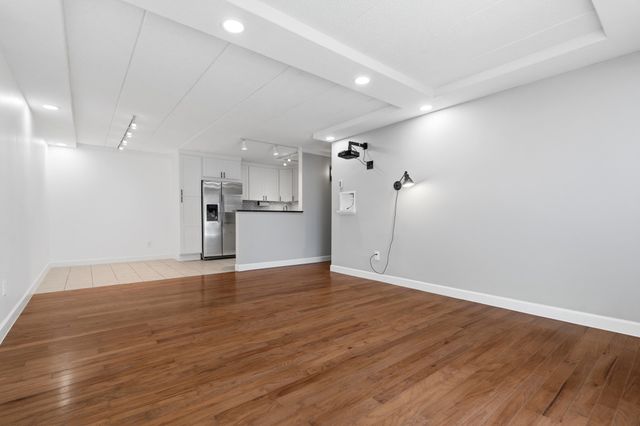 80a High St 101, Dedham, MA 02026