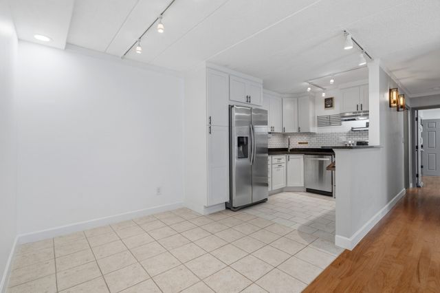 80a High St 101, Dedham, MA 02026