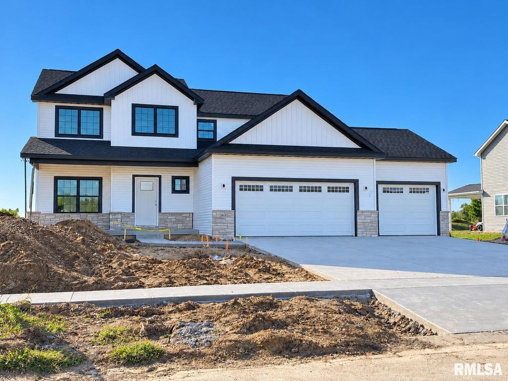 1815 Spartan Drive, Chatham, IL 62629