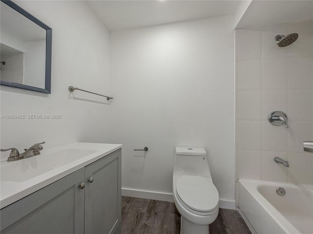 17570 Atlantic Boulevard 210, Sunny Isles Beach, FL 33160