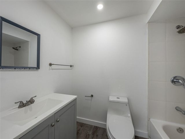 17570 Atlantic Boulevard 210, Sunny Isles Beach, FL 33160