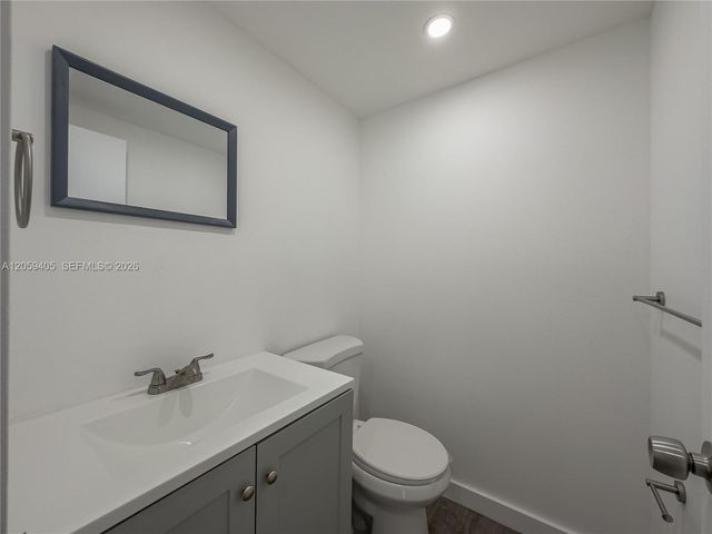 17570 Atlantic Boulevard 210, Sunny Isles Beach, FL 33160