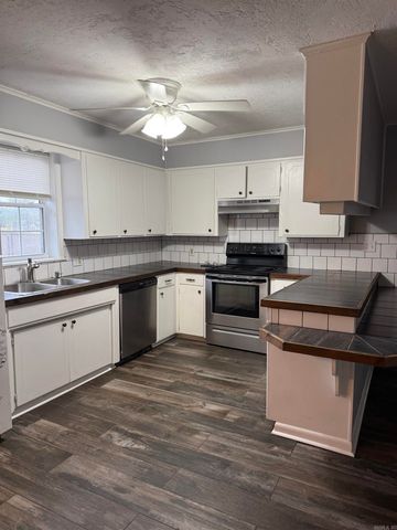 505 Country Club Road, Searcy, AR 72143