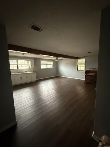 505 Country Club Road, Searcy, AR 72143