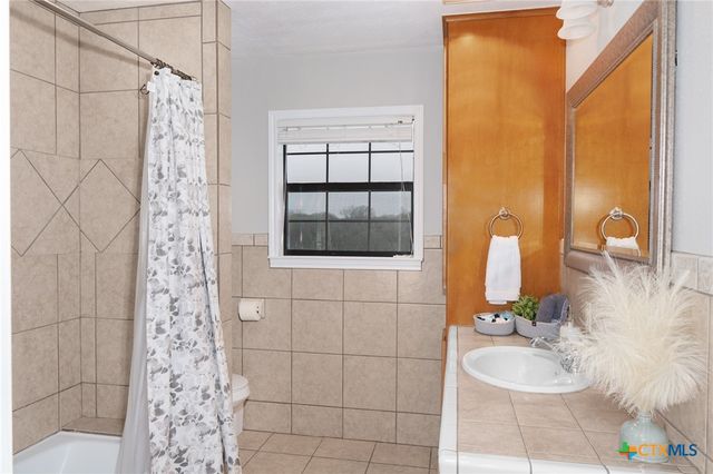 564 Cypress Valley Road, Cuero, TX 77954