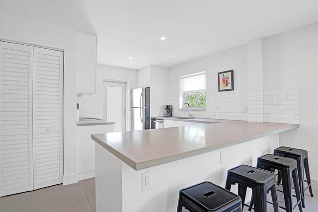 625 NE 13th Avenue 02, Fort Lauderdale, FL 33304