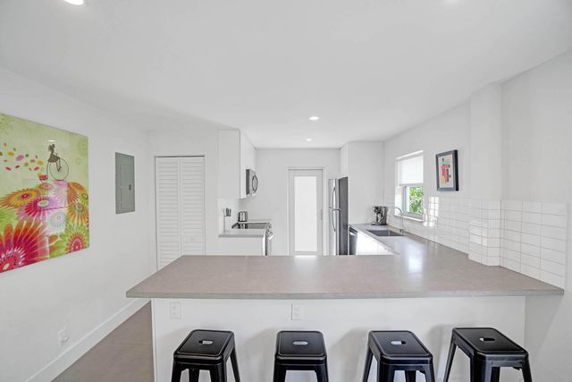 625 NE 13th Avenue 02, Fort Lauderdale, FL 33304