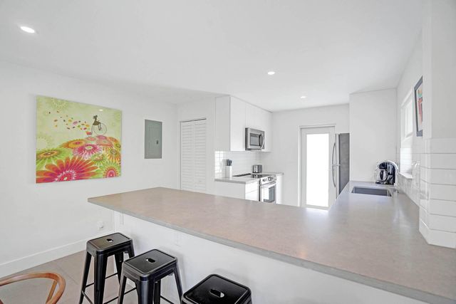 625 NE 13th Avenue 02, Fort Lauderdale, FL 33304