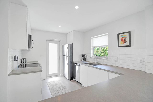 625 NE 13th Avenue 02, Fort Lauderdale, FL 33304