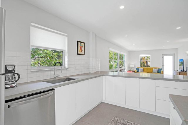 625 NE 13th Avenue 02, Fort Lauderdale, FL 33304