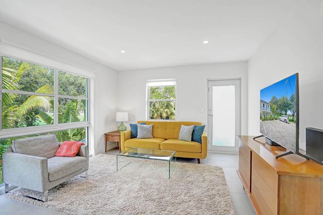 625 NE 13th Avenue 02, Fort Lauderdale, FL 33304