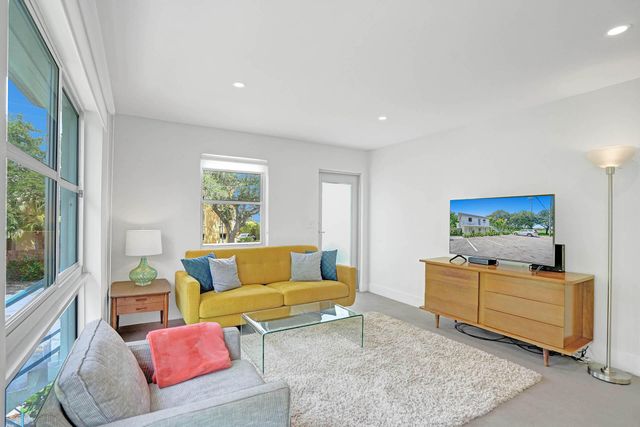 625 NE 13th Avenue 02, Fort Lauderdale, FL 33304