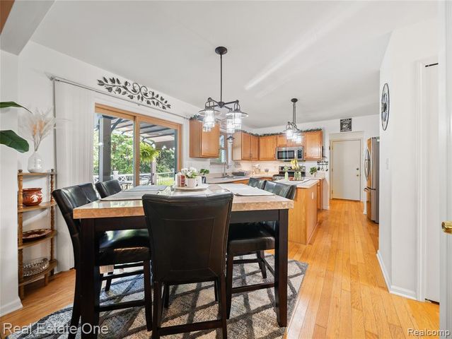 4445 Old Warner Court, Milford, MI 48380