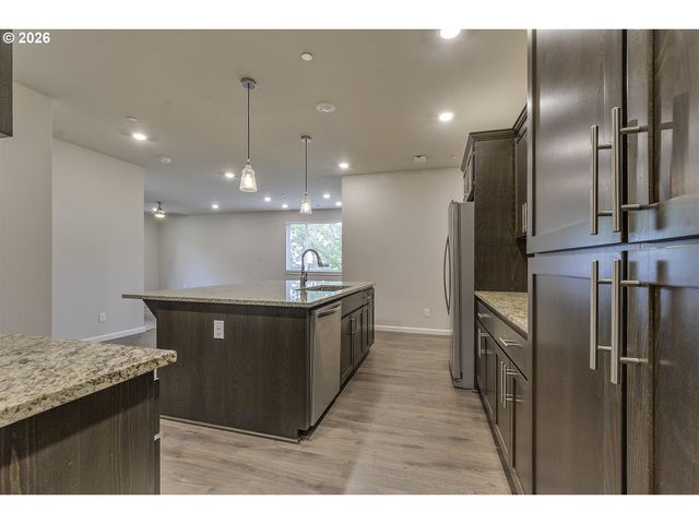 59580 EMERALD Loop, St Helens, OR 97051