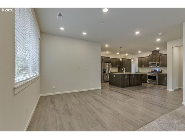 59580 EMERALD Loop, St Helens, OR 97051