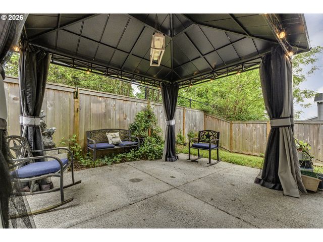 59580 EMERALD Loop, St Helens, OR 97051