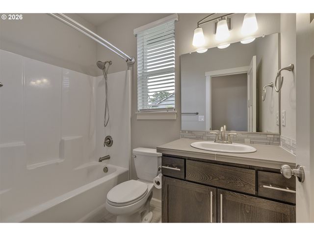 59580 EMERALD Loop, St Helens, OR 97051