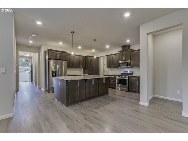 59580 EMERALD Loop, St Helens, OR 97051