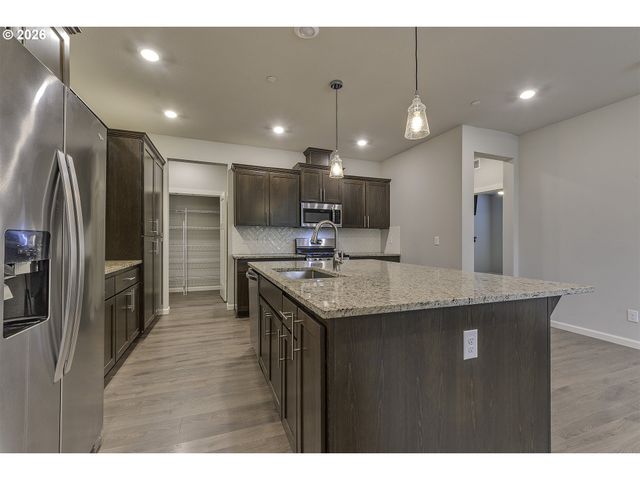 59580 EMERALD Loop, St Helens, OR 97051