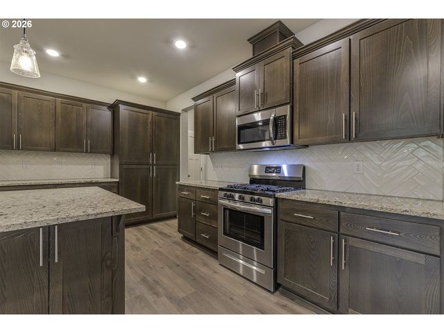59580 EMERALD Loop, St Helens, OR 97051