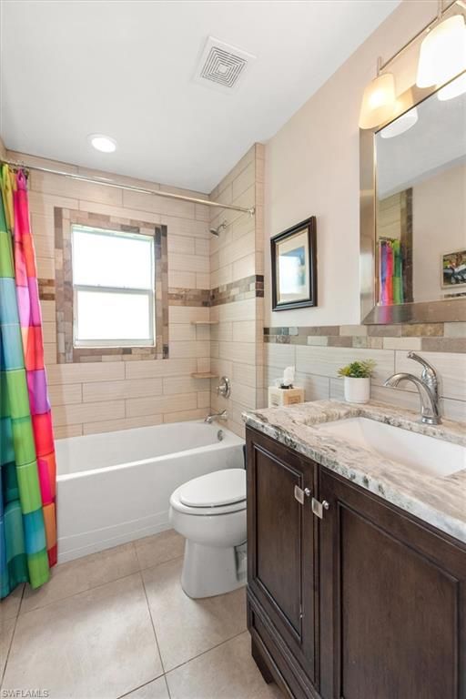 Image 13 of property listing at 4548 SW 16th PL, Cape Coral, FL 33914