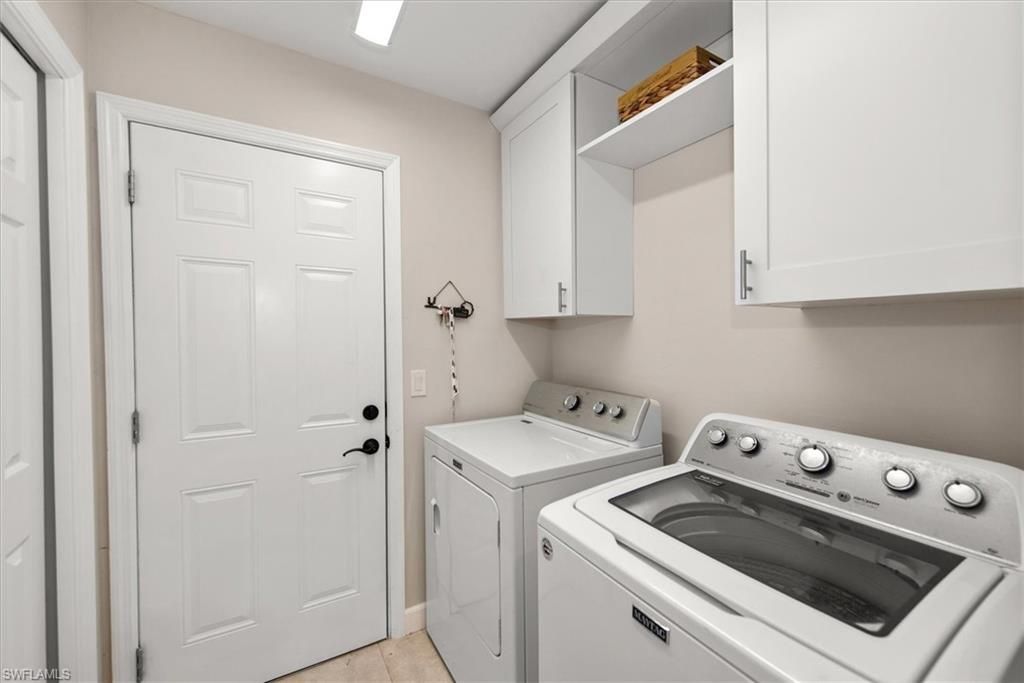 Image 14 of property listing at 4548 SW 16th PL, Cape Coral, FL 33914