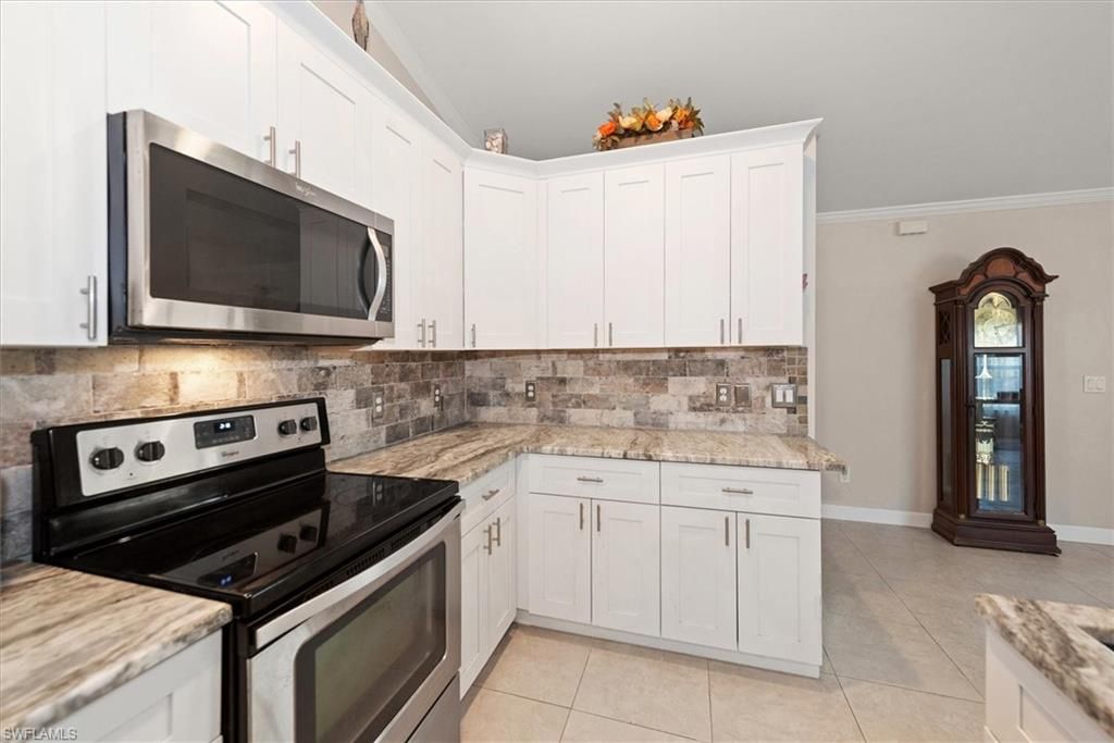 Image 3 of property listing at 4548 SW 16th PL, Cape Coral, FL 33914