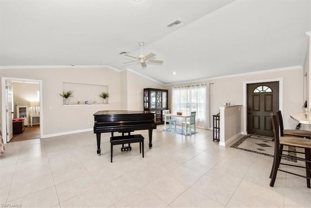 Image 4 of property listing at 4548 SW 16th PL, Cape Coral, FL 33914