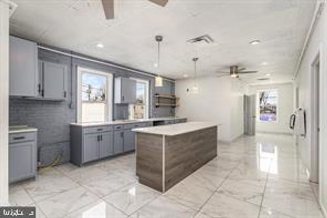 1880 W MARKET ST, York, PA 17404